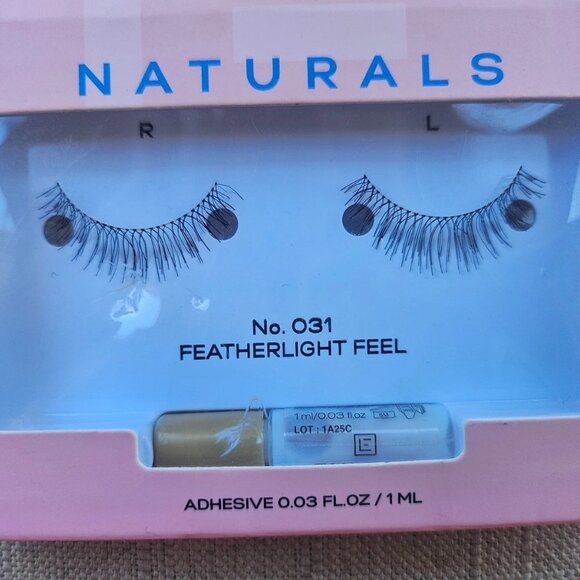 Eyelure London Lashes Natural No.31 Featherlight Feel Useable 5 Time W/ Adhesive - Picture 5 of 10